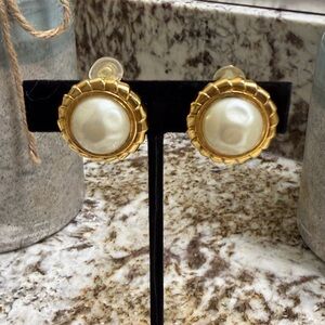 Vintage Chanel Mabe Pearl Clip On Earrings